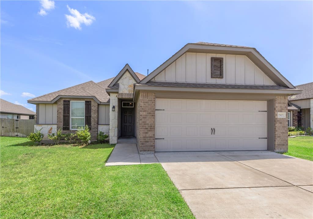 Photo of 7905 Putter Place, Navasota, TX 77868 (MLS # 26009406)