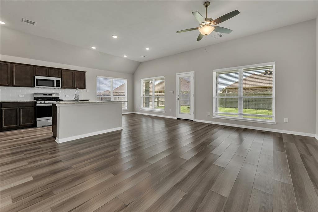 Photo of 7905 Putter Place, Navasota, TX 77868 (MLS # 26009406)