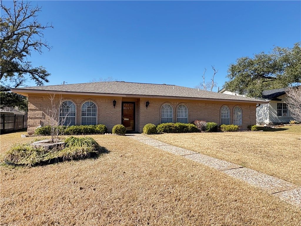 Photo of 702 Matous Drive, Bryan, TX 77802 (MLS # 26001282)