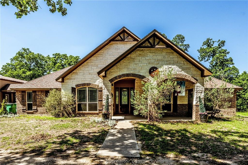 Photo of 325 Planter Pointe Drive, Normangee, TX 77871 (MLS # 26001615)