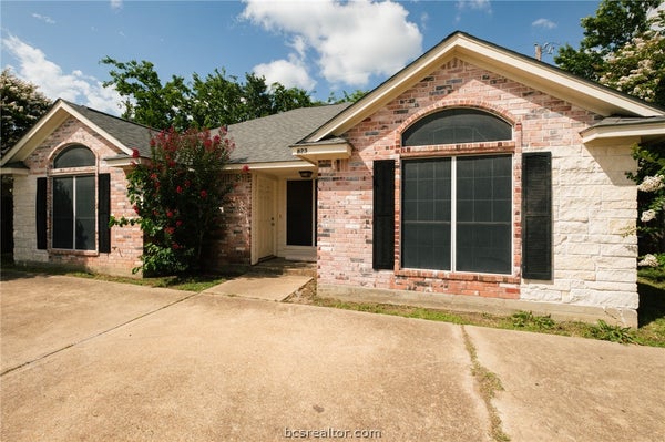 823 AVENUE A, COLLEGE STATION, TX 77840 - Image eaf0033dbc877b5ef9d8cabb0dc2508e/3927558392