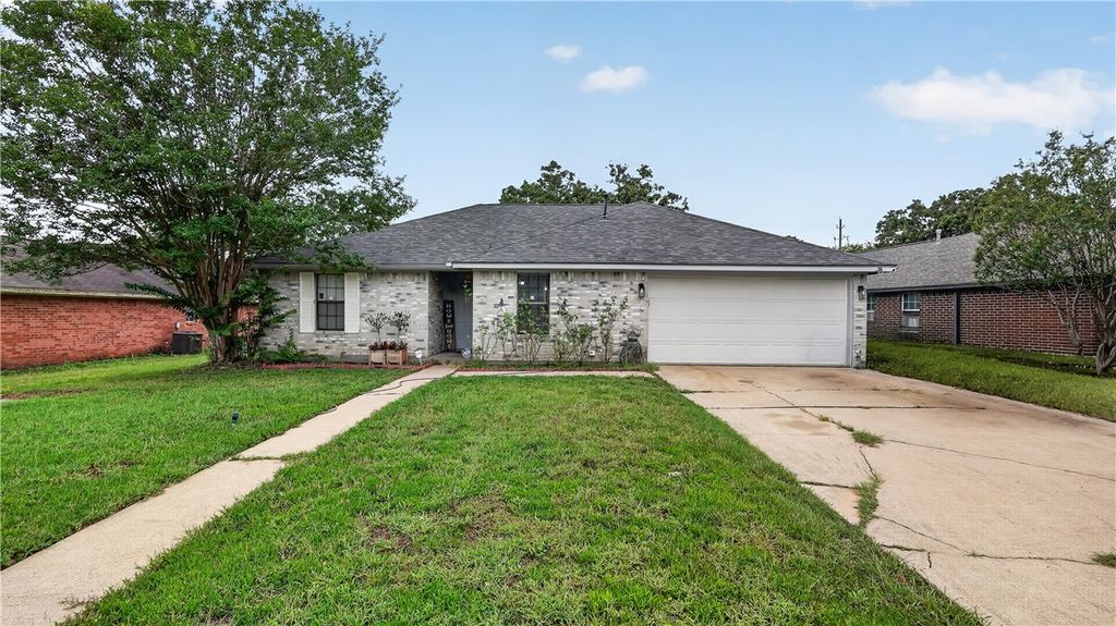 Photo of 2402 Westwood Main Drive, Bryan, TX 77807 (MLS # 26009239)