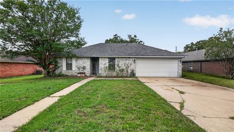 Photo of 2402 Westwood Main Drive, Bryan, TX 77807 (MLS # 26009239)