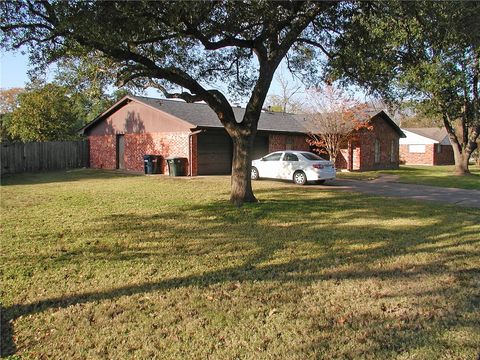 Photo of 1902 Bee Creek Drive, College Station, TX 77840 (MLS # 26002202)