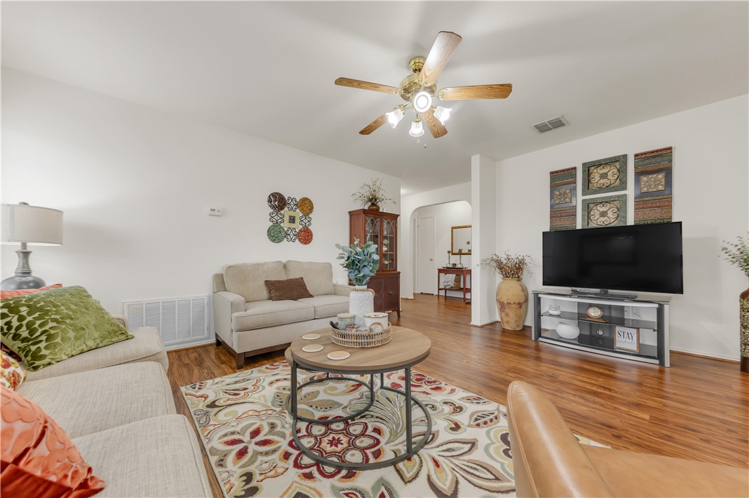 College Station, Texas 77845, United States, 3 Bedrooms Bedrooms, ,2 BathroomsBathrooms,Residential,Pending,153630