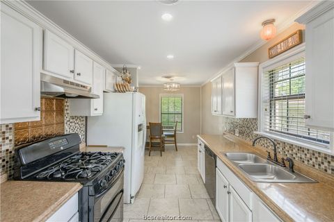 Tiny photo for 1905 Carter Creek Parkway, Bryan, TX 77802 (MLS # 26003960)