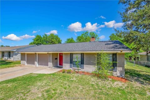 Tiny photo for 1905 Carter Creek Parkway, Bryan, TX 77802 (MLS # 26003960)