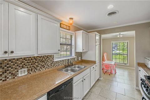 Tiny photo for 1905 Carter Creek Parkway, Bryan, TX 77802 (MLS # 26003960)