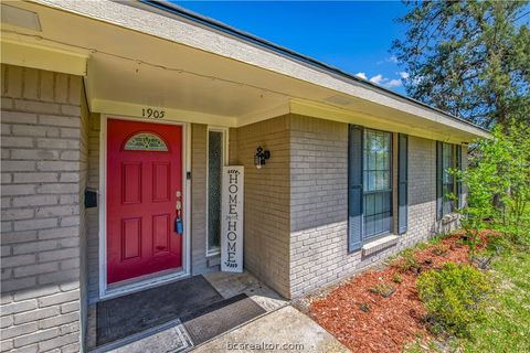 Tiny photo for 1905 Carter Creek Parkway, Bryan, TX 77802 (MLS # 26003960)