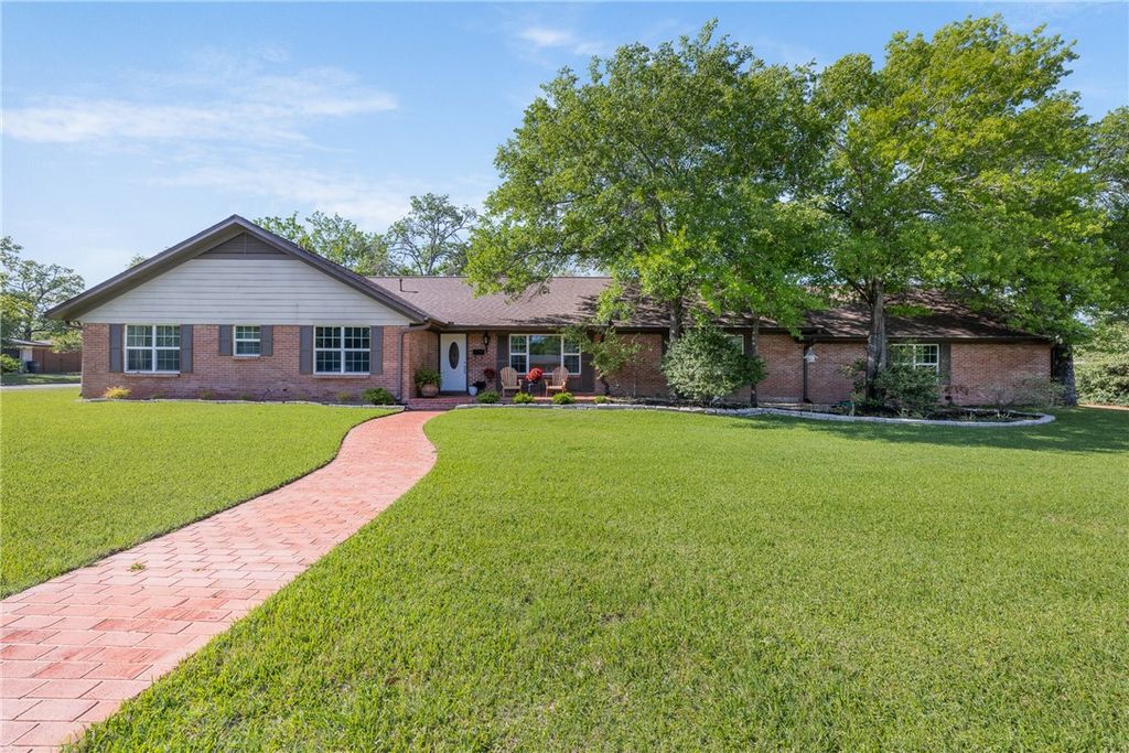 Photo of 800 Esther Boulevard, Bryan, TX 77802 (MLS # 26003952)
