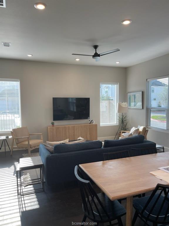 College Station, Texas 77840, United States, 4 Bedrooms Bedrooms, ,5 BathroomsBathrooms,Residential,Active,10038