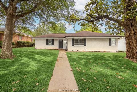 Photo of 2411 Airline Drive, Brenham, TX 77833 (MLS # 26007000)