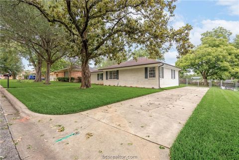 Tiny photo for 2411 Airline Drive, Brenham, TX 77833 (MLS # 26007000)