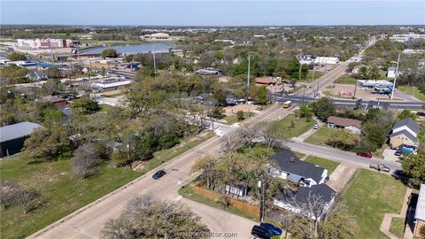 Tiny photo for 301 Elm Ave Ave, Bryan, TX 77801 (MLS # 26004162)