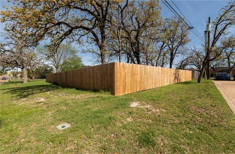 Tiny photo for 301 Elm Ave Ave, Bryan, TX 77801 (MLS # 26004162)