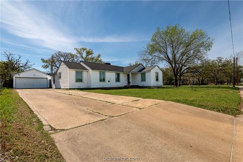 Tiny photo for 301 Elm Ave Ave, Bryan, TX 77801 (MLS # 26004162)
