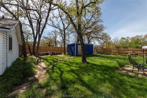 Tiny photo for 301 Elm Ave Ave, Bryan, TX 77801 (MLS # 26004162)