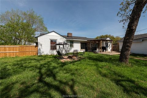 Tiny photo for 301 Elm Ave Ave, Bryan, TX 77801 (MLS # 26004162)