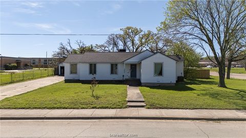 Tiny photo for 301 Elm Ave Ave, Bryan, TX 77801 (MLS # 26004162)