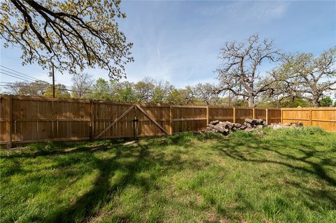 Tiny photo for 301 Elm Ave Ave, Bryan, TX 77801 (MLS # 26004162)
