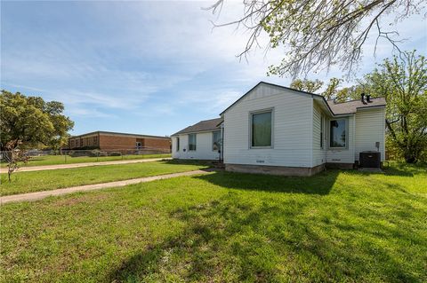 Tiny photo for 301 Elm Ave Ave, Bryan, TX 77801 (MLS # 26004162)
