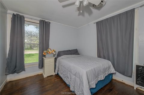 Tiny photo for 301 Elm Ave Ave, Bryan, TX 77801 (MLS # 26004162)