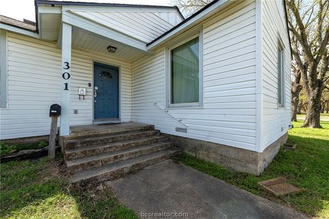 Tiny photo for 301 Elm Ave Ave, Bryan, TX 77801 (MLS # 26004162)