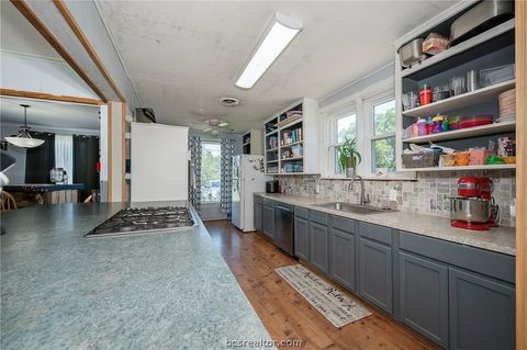 Tiny photo for 301 Elm Ave Ave, Bryan, TX 77801 (MLS # 26004162)