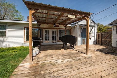 Tiny photo for 301 Elm Ave Ave, Bryan, TX 77801 (MLS # 26004162)