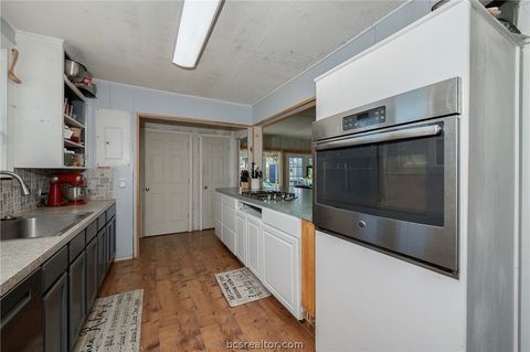 Tiny photo for 301 Elm Ave Ave, Bryan, TX 77801 (MLS # 26004162)