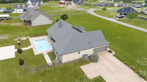 Photo of 928 Azalea Drive, Franklin, TX 77856 (MLS # 26004322)