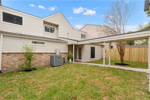 Tiny photo for 905 Westview Street, Bryan, TX 77802 (MLS # 25012415)