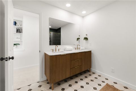 Tiny photo for 905 Westview Street, Bryan, TX 77802 (MLS # 25012415)