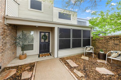 Tiny photo for 905 Westview Street, Bryan, TX 77802 (MLS # 25012415)