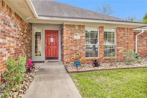 Tiny photo for 2009 Cobblestone Lane, Bryan, TX 77807 (MLS # 26005357)