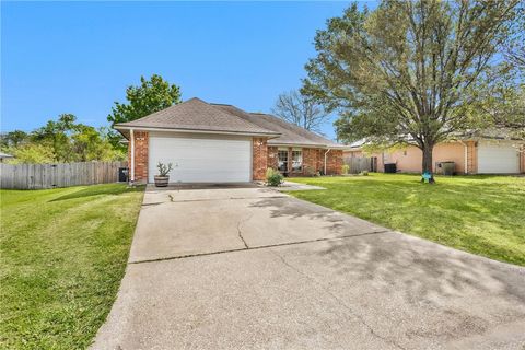 Tiny photo for 2009 Cobblestone Lane, Bryan, TX 77807 (MLS # 26005357)