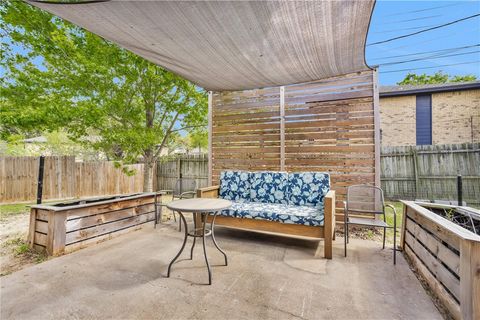 Tiny photo for 2009 Cobblestone Lane, Bryan, TX 77807 (MLS # 26005357)