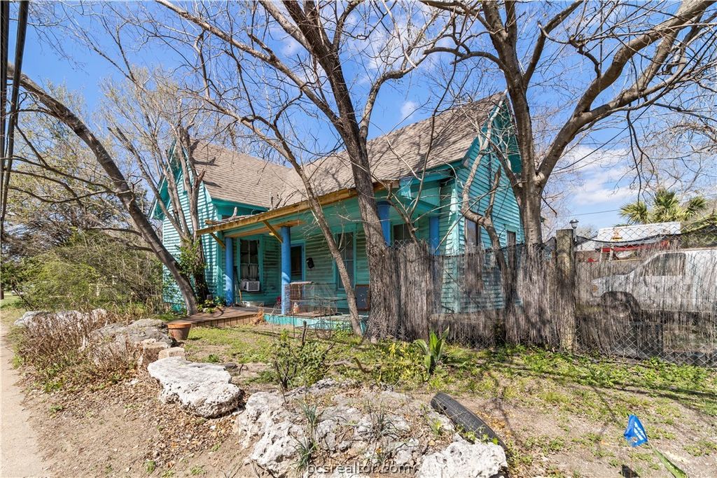 Photo of 600 W Wm J Bryan Parkway, Bryan, TX 77803 (MLS # 26002520)