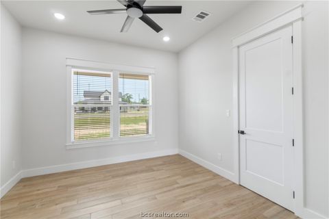 Tiny photo for 7822 Mathis Creek Dr DR, Bryan, TX 77808 (MLS # 26005759)