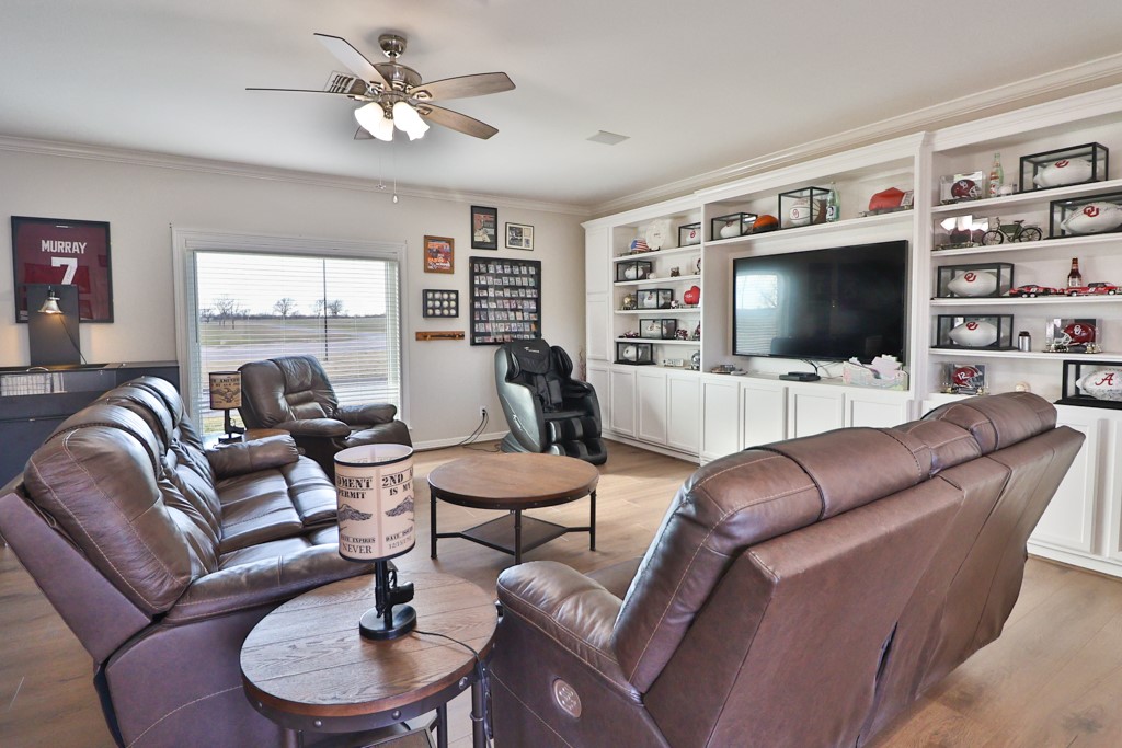 Giddings, Texas 78942, United States, 6 Bedrooms Bedrooms, ,5 BathroomsBathrooms,Residential,Active,15971