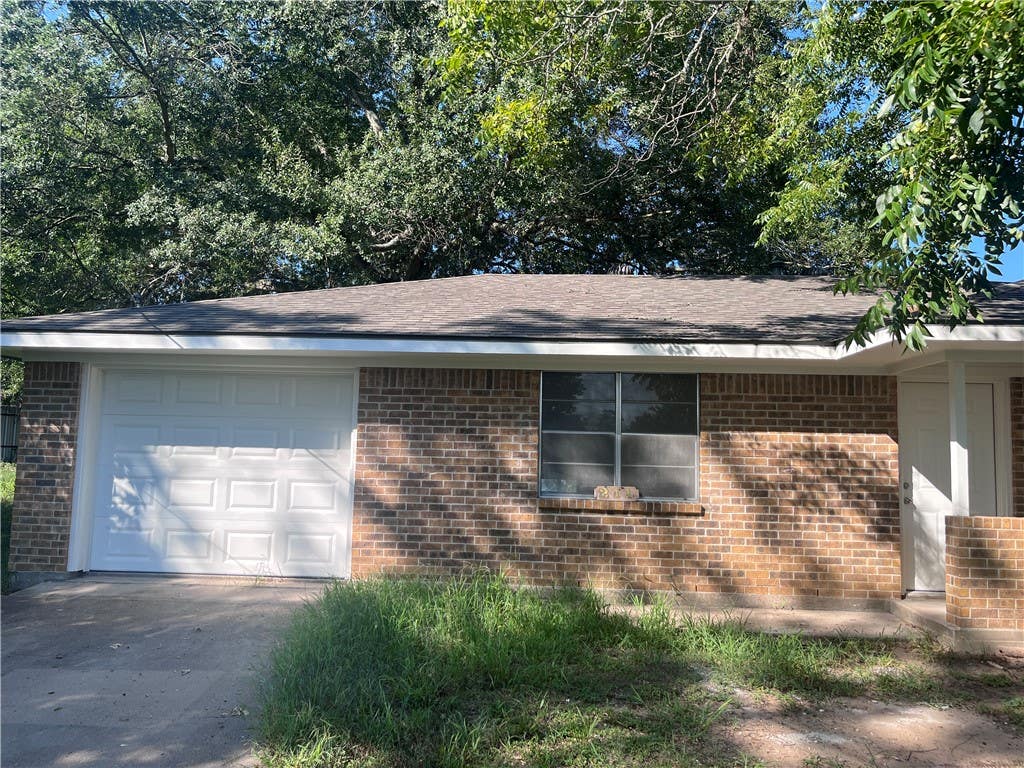 Photo of 211 Scott Court, Brenham, TX 77833 (MLS # 26010099)