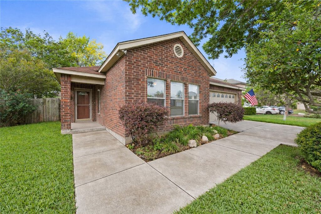 Photo of 331 Stone Point Pt, New Braunfels, TX 78130 (MLS # 26004787)