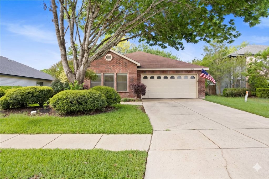 Photo of 331 Stone Point Pt, New Braunfels, TX 78130 (MLS # 26004787)