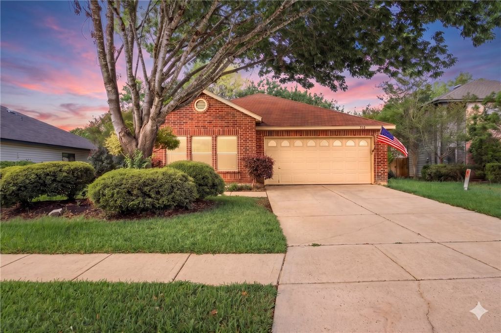 Photo of 331 Stone Point Pt, New Braunfels, TX 78130 (MLS # 26004787)