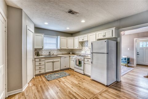 Tiny photo for 408 N Hunt Street, Bellville, TX 77418 (MLS # 26005253)