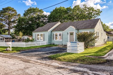 Tiny photo for 408 N Hunt Street, Bellville, TX 77418 (MLS # 26005253)