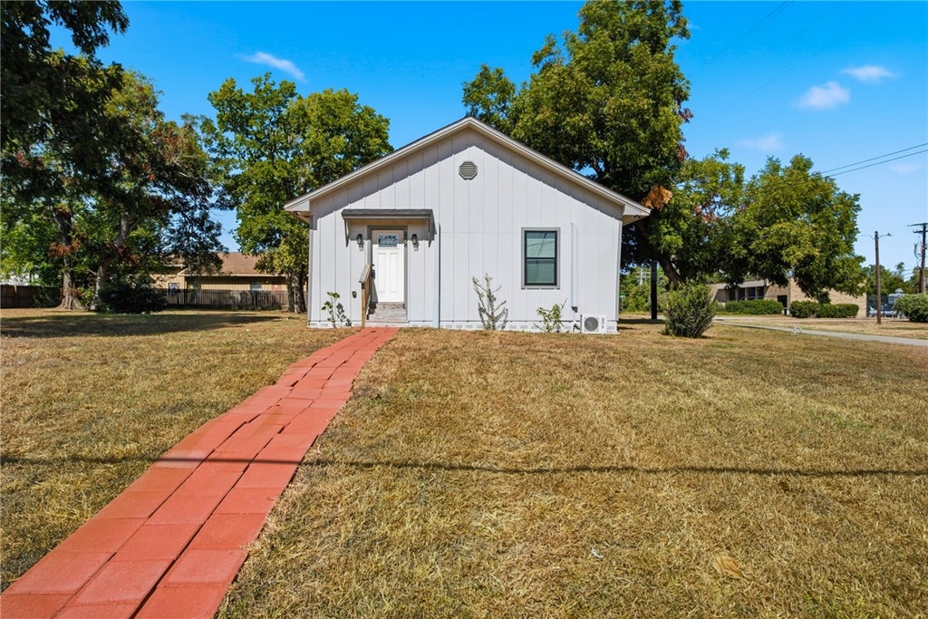 Photo of 808 N Washington Avenue, Bryan, TX 77803 (MLS # 26011013)