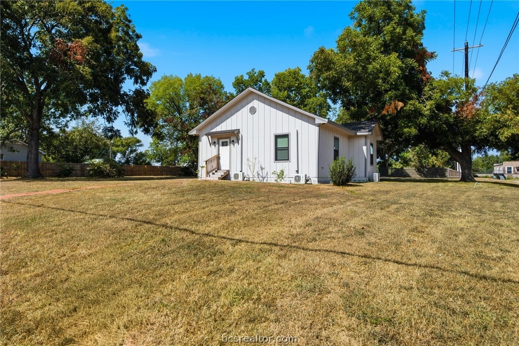 Photo of 808 N Washington Avenue, Bryan, TX 77803 (MLS # 26011013)