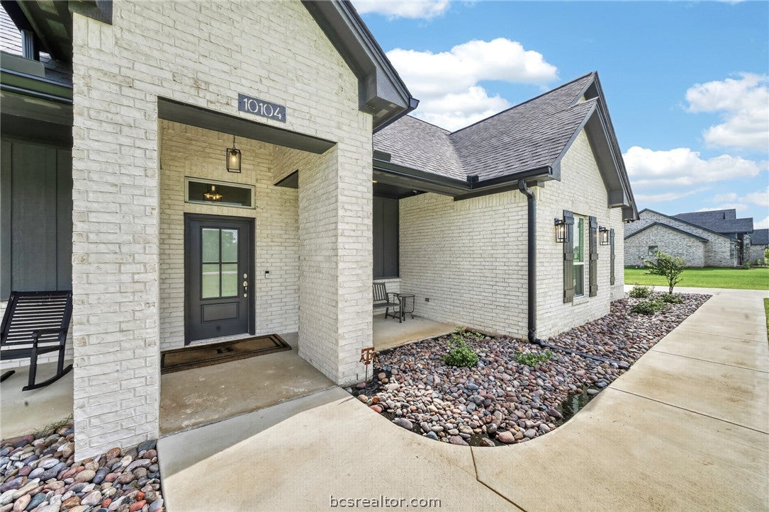 10104 Crown Point