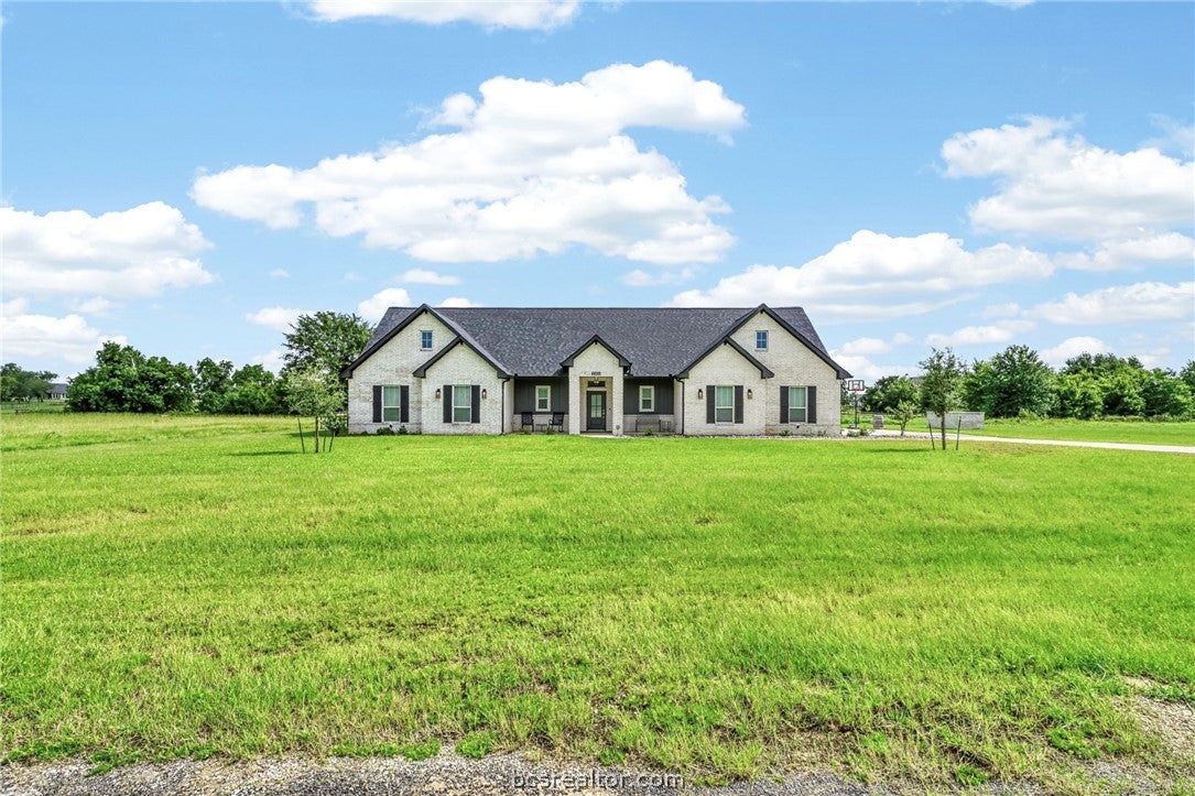 10104 Crown Point